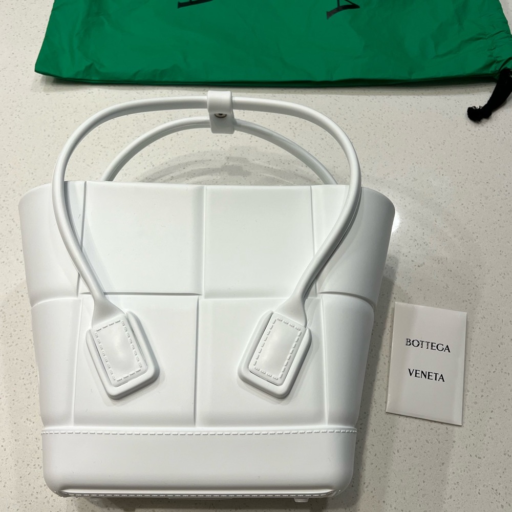 BOTTEGA VENETA
Intrecciato Rubber Mini Arco Tote Brand New